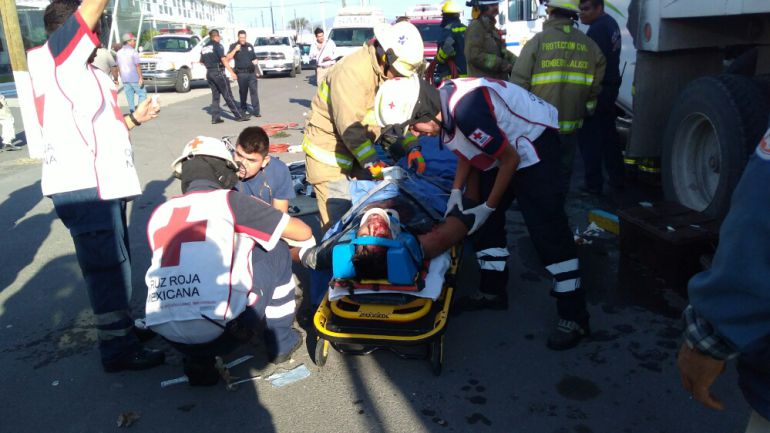 Accidente en Santa Rosa – La Barca deja a dos lesionados - W Radio - W Radio México