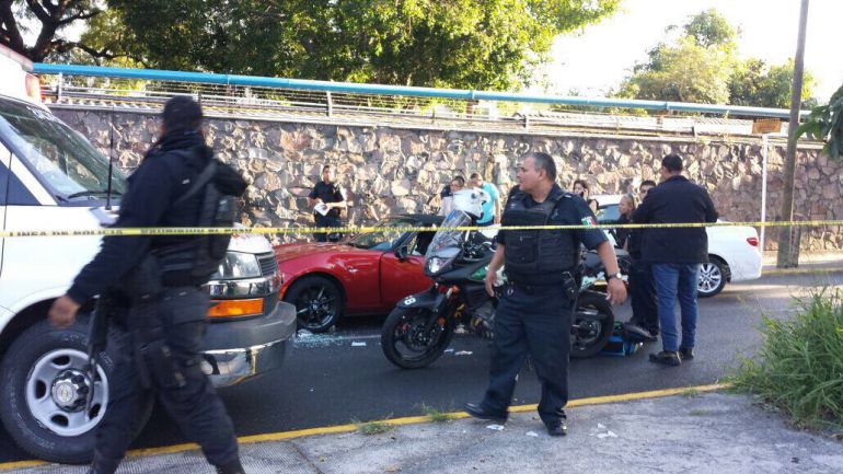 Balean a locutora de radio; atacantes huyen