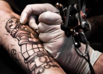 Verifica la Coprisjal centros de tatuaje en el Estado