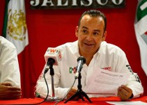 No seré el último en renunciar a mis intereses por el bien del partido: Sergio Chávez