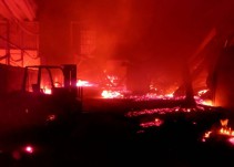 Se consumen dos empresas en un incendio en Tlajomulco