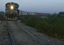 Intentó ganarle al tren; no lo logró