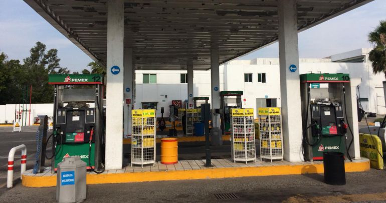 Desabasto de gasolina en al menos 8 entidades del país Desabasto de gasolina en al menos 8 entidades del país