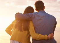 Abrázame: Parejas que se autosostienen