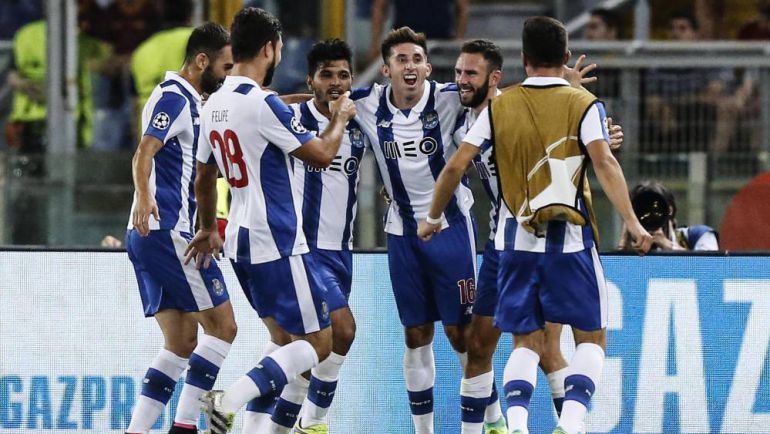 Con goles de Layún y "Tecatito", el Porto clasifica a la Champions League