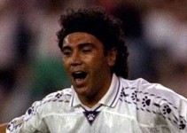 Hugo Sánchez celebra cuatro décadas de haber debutado como futbolista