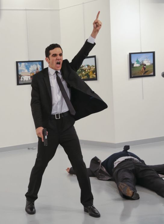“Un asesinato en Turquía” revive la esencia del fotoperiodismo “Un asesinato en Turquía” revive la esencia del fotoperiodismo