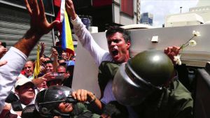 #AsíSopitas: Esposa de Leopoldo López aclara su postura ante el arresto domiciliario del líder opositor #AsíSopitas: Esposa de Leopoldo López aclara su postura ante el arresto domiciliario del líder opositor
