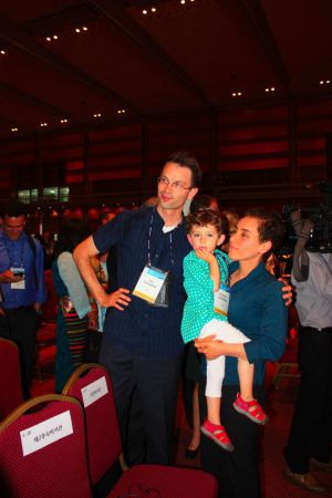 Maryam Mirzakhani con su esposo e hija. Maryam Mirzakhani con su esposo e hija.