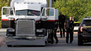 #AsíSopitas: Hallan a ocho personas muertas en camión estacionado en un Walmart de San Antonio, Texas #AsíSopitas: Hallan a ocho personas muertas en camión estacionado en un Walmart de San Antonio, Texas