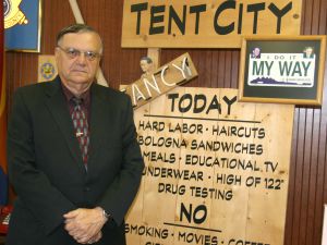 Donald Trump concede indulto al polémico alguacil Joe Arpaio Donald Trump concede indulto al polémico alguacil Joe Arpaio