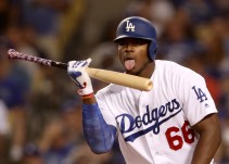 ¿Por qué Yasel Puig lamió el bat durante la temporada de la Serie Mundial?