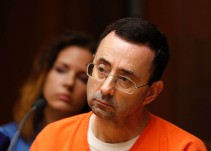 Médico de gimnastas se declara culpable por abuso sexual
