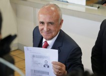 Ferriz denuncia uso ilegal de credenciales falsas