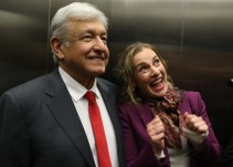 Las firmas de las esposas de los presidenciables