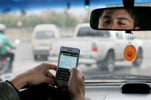 Si manejas, no uses el celular Si manejas, no uses el celular