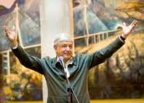 Bernardo Barranco presentó "AMLO y la tierra prometida" en Así el Weso