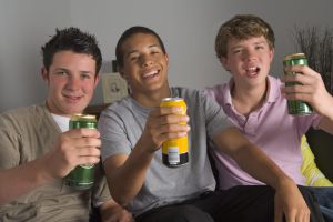 ¿Qué hacer si mi hijo bebe alcohol a temprana edad? ¿Qué hacer si mi hijo bebe alcohol a temprana edad?