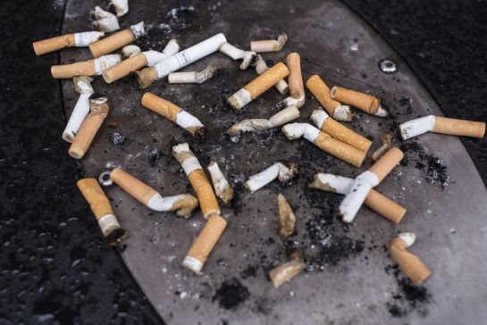 SOPITAS: Quien tire colillas de cigarro podría ser multado SOPITAS: Quien tire colillas de cigarro podría ser multado