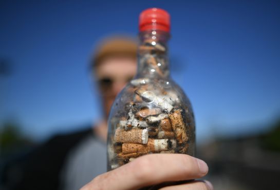 SOPITAS: Quien tire colillas de cigarro podría ser multado SOPITAS: Quien tire colillas de cigarro podría ser multado