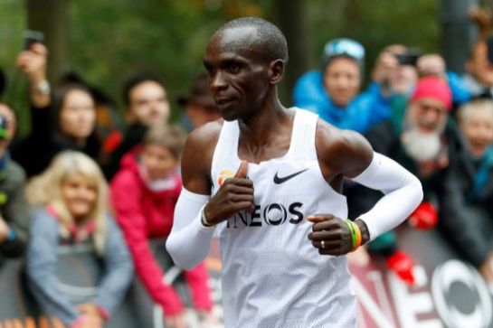 SOPITAS: Keniano Eliud Kipchoge, corre un maratón en menos de dos horas SOPITAS: Keniano Eliud Kipchoge, corre un maratón en menos de dos horas
