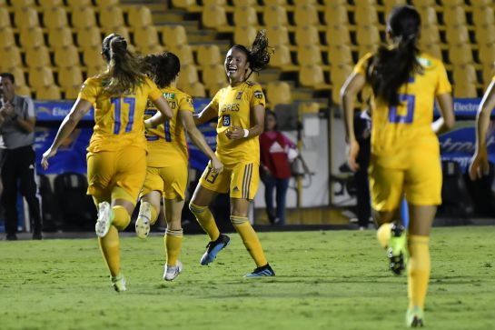 Jugadora de Tigres se "burla" de la portera Jugadora de Tigres se "burla" de la portera