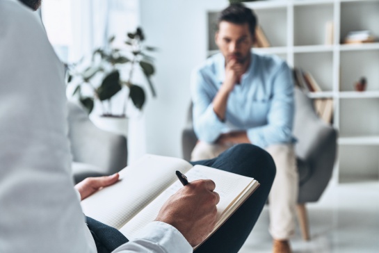Salud mental en hombres: ¿Por qué viven sus emociones en silencio? Salud mental en hombres: ¿Por qué viven sus emociones en silencio?