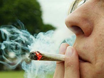 Debaten jóvenes sobre despenalización de la marihuana