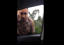 Mujer detiene a policía que iba a exceso de velocidad