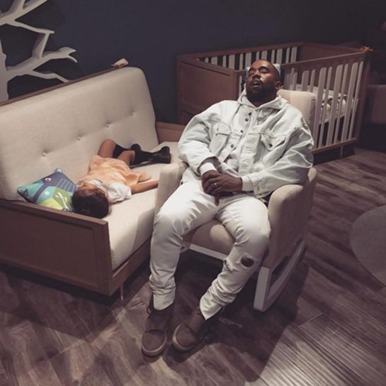 Kim Kardashian publica foto de Kanye West dormido y el Internet lo convierte en un meme Kim Kardashian publica foto de Kanye West dormido y el Internet lo convierte en un meme