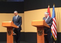 No ha sido suficiente, reclama Castro; Cuba es quien decidirá su futuro, sostiene Obama