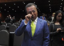 El diputado César Camacho pidió prestados 200 pesos para donar