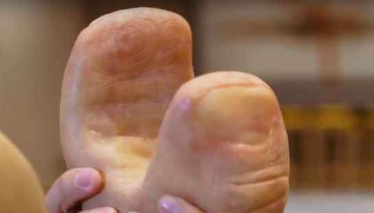 Este hombre LEGO de piel parece salido directamente de una pesadilla Este hombre LEGO de piel parece salido directamente de una pesadilla