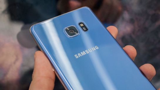 Explosión de Galaxy Note S7 provocó que se incendiara una camioneta Explosión de Galaxy Note S7 provocó que se incendiara una camioneta