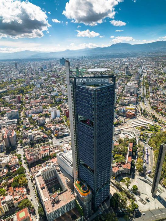 Alemán cruza Reforma ¡desde 247 metros de altura! Alemán cruza Reforma ¡desde 247 metros de altura!