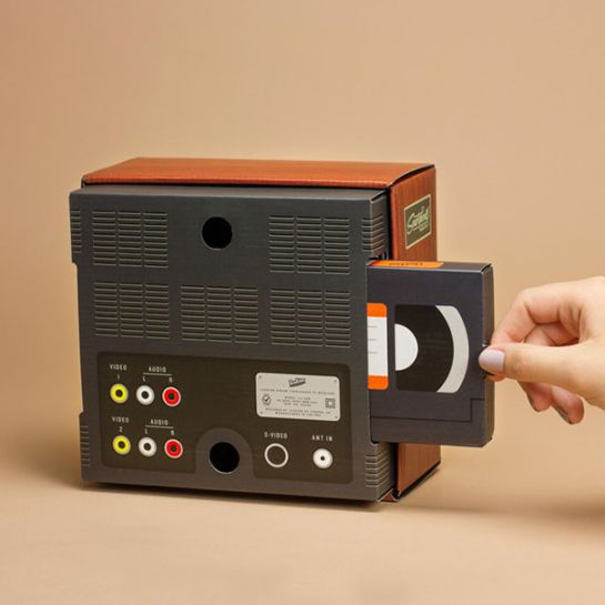 Este lente convierte tu smartphone en una televisión antigua Este lente convierte tu smartphone en una televisión antigua