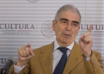 Hospitalizan a Rafael Tovar y de Teresa, secretario de Cultura