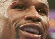 Floyd Mayweather se ríe de la oferta para pelear con Conor McGregor