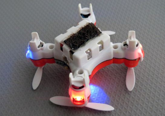 Japoneses desarrollan drones capaces de polinizar flores Japoneses desarrollan drones capaces de polinizar flores