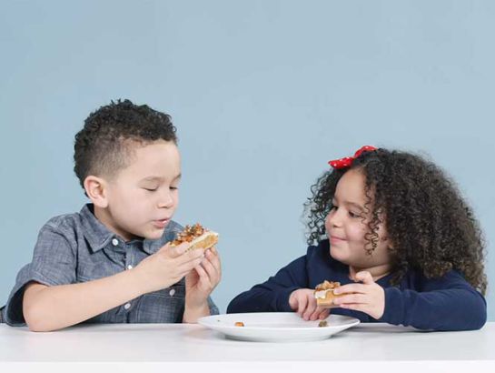 Así reaccionan los niños extranjeros al probar comida mexicana Así reaccionan los niños extranjeros al probar comida mexicana