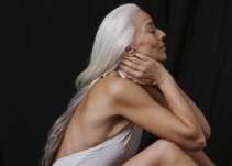 A los 60 años esta mujer sigue luciendo espectacular