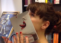 Esto es lo que hacen los empleados de una librería cuando se aburren