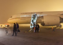 Esta niña duerme desde hace un mes en el aeropuerto de Casablanca