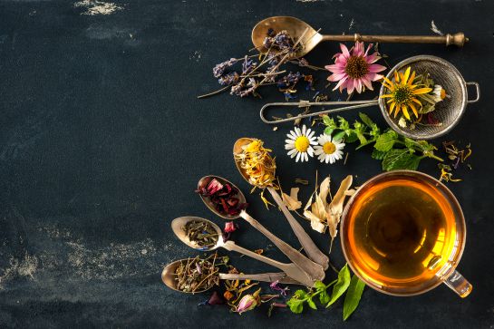 Mujer muere después de tomar un té herbal venenoso Mujer muere después de tomar un té herbal venenoso