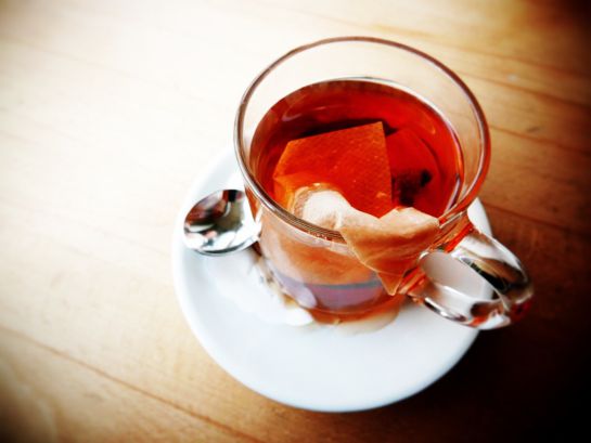 Mujer muere después de tomar un té herbal venenoso Mujer muere después de tomar un té herbal venenoso