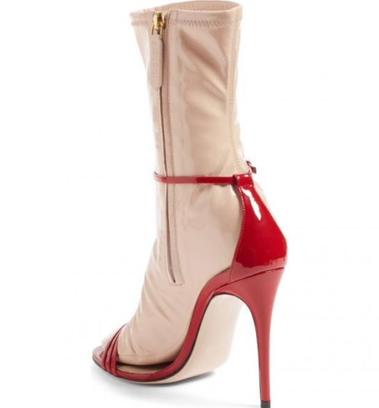Usar tacones con “calcetín” es la tendencia para esta primavera Usar tacones con “calcetín” es la tendencia para esta primavera