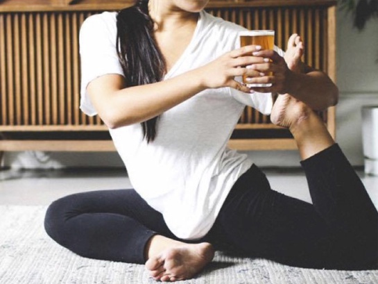 Beeryoga, la curiosa mezcla de cerveza y clases de yoga Beeryoga, la curiosa mezcla de cerveza y clases de yoga