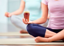 Beeryoga, la curiosa mezcla de cerveza y clases de yoga