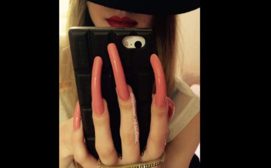 Esta obsesión ha hecho que así luzcan sus uñas Esta obsesión ha hecho que así luzcan sus uñas