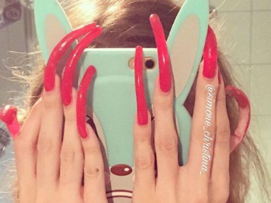 Esta obsesión ha hecho que así luzcan sus uñas Esta obsesión ha hecho que así luzcan sus uñas